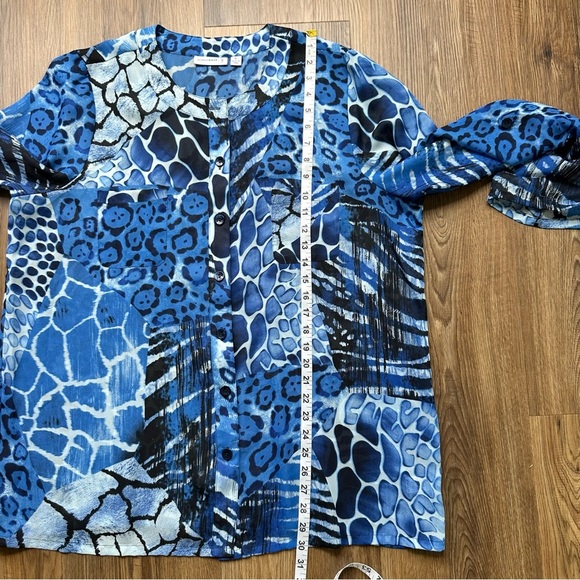 Susan Graver Roll Tab Sleeve Printed Blouse XL Blue Black Button Shirt Sheer - Picture 8 of 10